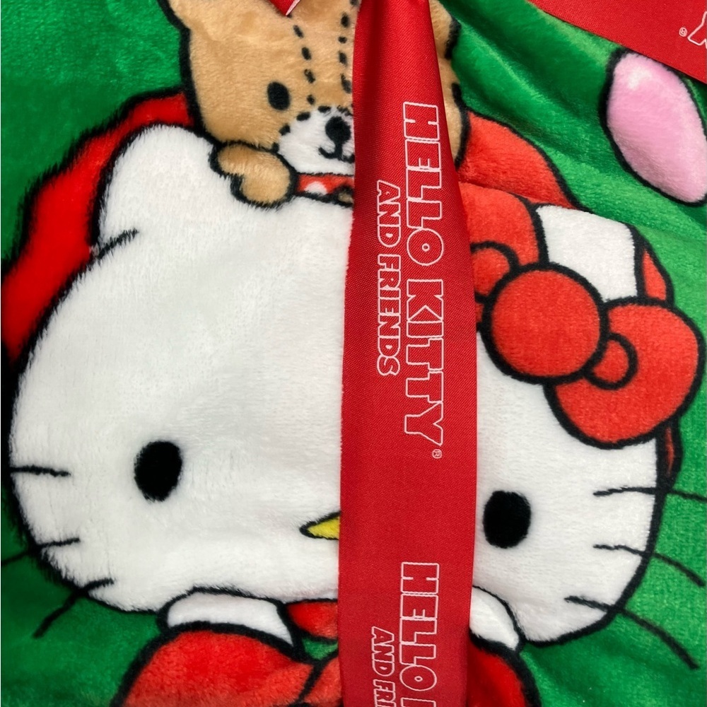 Hello Kitty Plush Blanket NEW - Picture 3 of 8